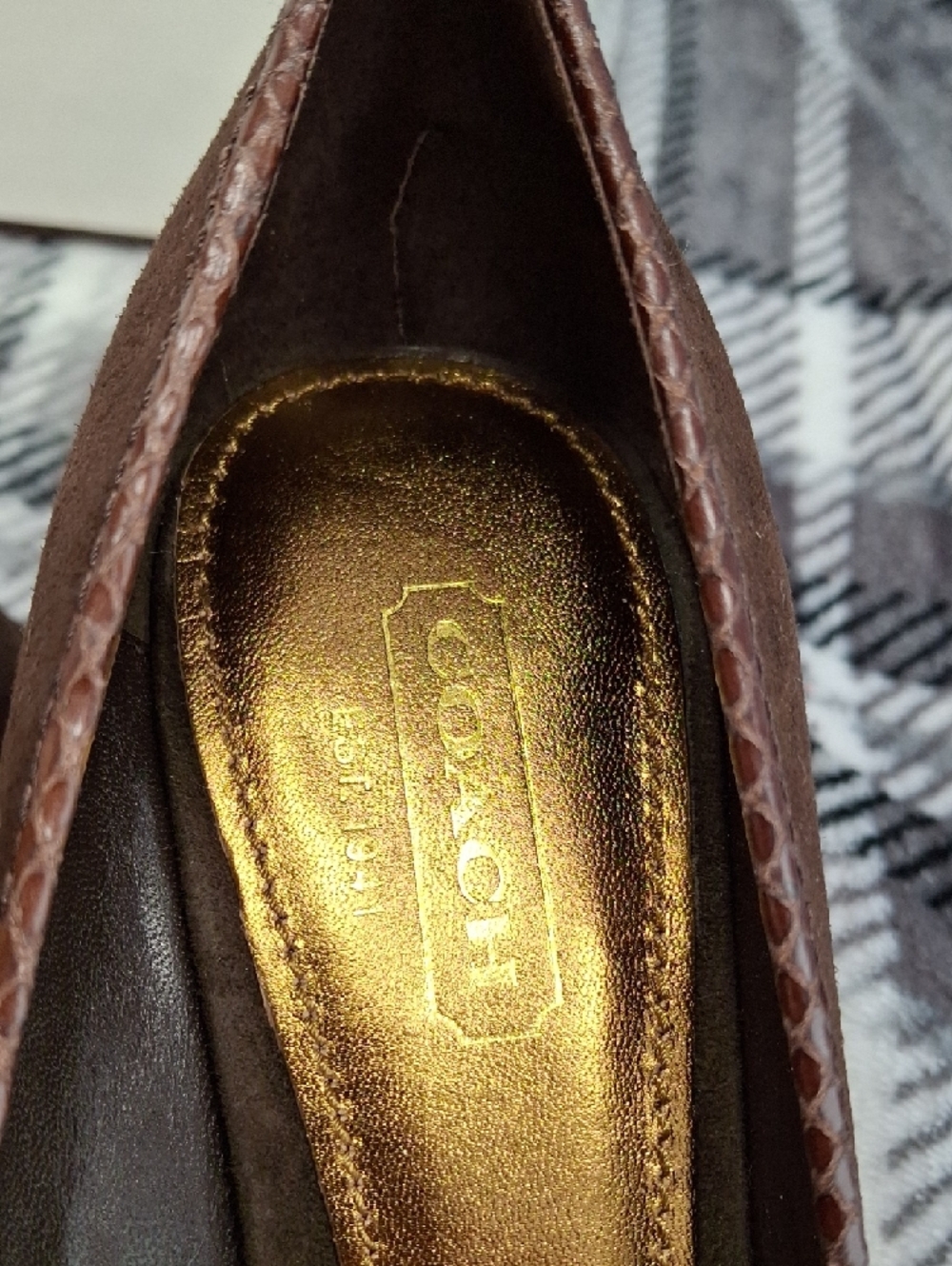 Vintage Coach Brown Suede Bow Pumps with Gold Insole - Picture 11 of 15